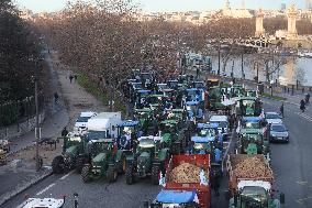Farmers Blockade Paris With Tractors - Paris