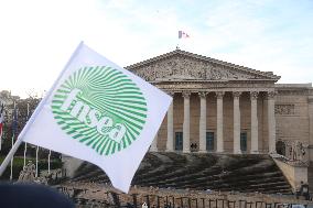 Farmers Blockade Paris With Tractors - Paris