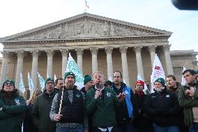 Farmers Blockade Paris With Tractors - Paris