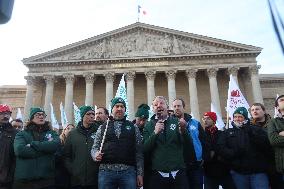 Farmers Blockade Paris With Tractors - Paris