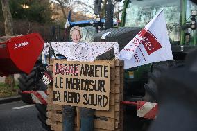 Farmers Blockade Paris With Tractors - Paris