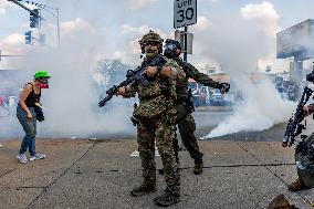 Federal Agents Use Tear Gas on Protesters - Chicago