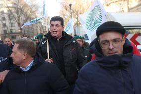 Delegation of Farmers Goes to Matignon - Paris