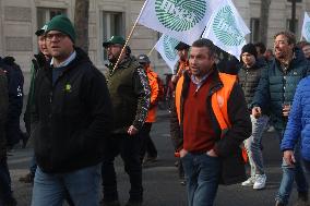 Delegation of Farmers Goes to Matignon - Paris