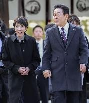 Takaichi, Lee visit Horyu-ji temple