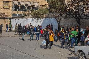 Civilians Flee Aleppo Amid Kurdish-Government Clashes - Syria