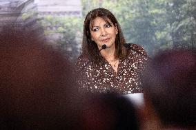 Paris' Mayor delivers a speech for the 2026 whishes - Paris AJ