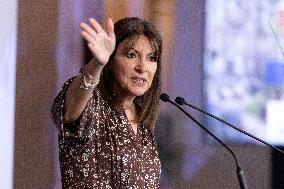 Paris' Mayor delivers a speech for the 2026 whishes - Paris AJ