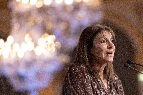 Paris' Mayor delivers a speech for the 2026 whishes - Paris AJ