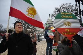 Iranians hold a rally  in Washington DC to call for a change of government in Iran