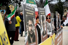 Iranians hold a rally  in Washington DC to call for a change of government in Iran