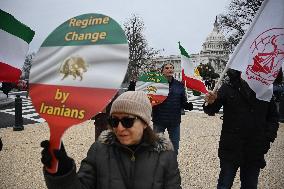 Iranians hold a rally  in Washington DC to call for a change of government in Iran