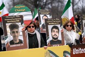 Iranians hold a rally  in Washington DC to call for a change of government in Iran