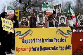Iranians hold a rally  in Washington DC to call for a change of government in Iran