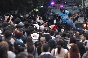 Fans Gather to Enter Yeison Jimenez Symbolic Funeral in Bogota