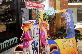 LaoFengXiang Collaborates With Disney on Gold Jewelry