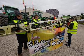 A tractor rally in Valladolid to demand policies that do not destroy the primary sector
