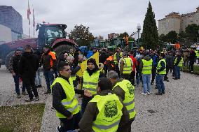 A tractor rally in Valladolid to demand policies that do not destroy the primary sector