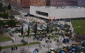 A tractor rally in Valladolid to demand policies that do not destroy the primary sector