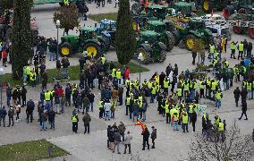 A tractor rally in Valladolid to demand policies that do not destroy the primary sector