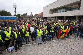 A tractor rally in Valladolid to demand policies that do not destroy the primary sector