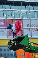 Operation Promotes Fair Trade Milk In Paris - France