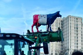 Operation Promotes Fair Trade Milk In Paris - France