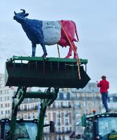 Operation Promotes Fair Trade Milk In Paris - France