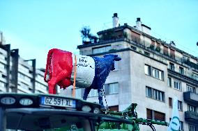 Operation Promotes Fair Trade Milk In Paris - France