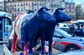 Operation Promotes Fair Trade Milk In Paris - France