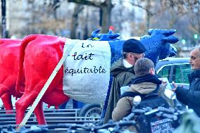 Operation Promotes Fair Trade Milk In Paris - France