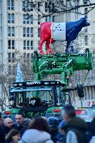 Operation Promotes Fair Trade Milk In Paris - France