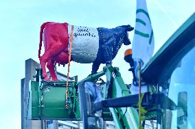 Operation Promotes Fair Trade Milk In Paris - France