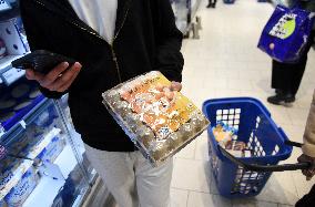 Illustration - Egg Shortages In Supermarkets - Paris