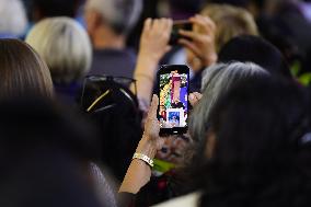 Visitors Attend Inaugural Jaipur Literature Festival - India