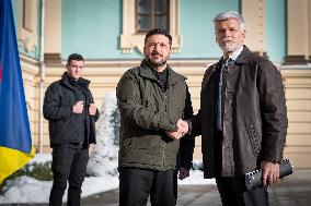 Zelensky Meets Pavel For Extended Talks - Kyiv