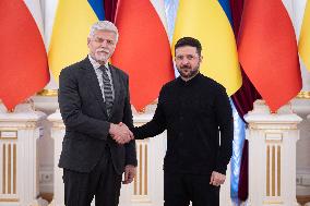 Zelensky Meets Pavel For Extended Talks - Kyiv