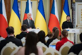 Zelensky Meets Pavel For Extended Talks - Kyiv