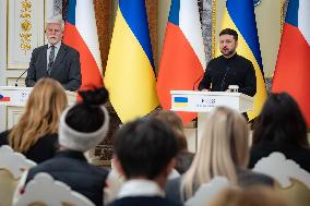 Zelensky Meets Pavel For Extended Talks - Kyiv