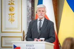 Zelensky Meets Pavel For Extended Talks - Kyiv