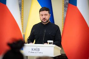 Zelensky Meets Pavel For Extended Talks - Kyiv