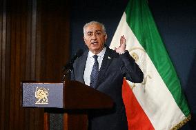Exiled crown prince Reza Pahlavi speaks at a news conference in Washington DC.