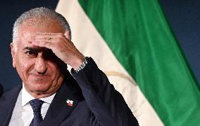 Exiled crown prince Reza Pahlavi speaks at a news conference in Washington DC.