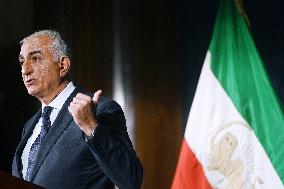 Exiled crown prince Reza Pahlavi speaks at a news conference in Washington DC.