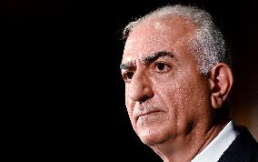 Exiled crown prince Reza Pahlavi speaks at a news conference in Washington DC.