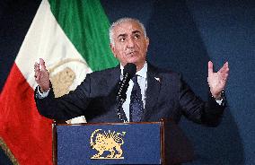 Exiled crown prince Reza Pahlavi speaks at a news conference in Washington DC.
