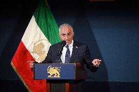 Exiled crown prince Reza Pahlavi speaks at a news conference in Washington DC.