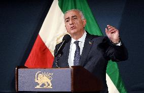 Exiled crown prince Reza Pahlavi speaks at a news conference in Washington DC.