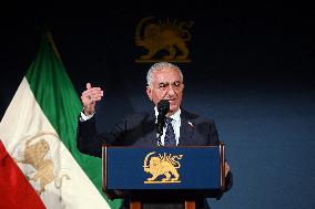Exiled crown prince Reza Pahlavi speaks at a news conference in Washington DC.