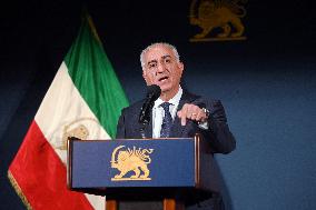 Exiled crown prince Reza Pahlavi speaks at a news conference in Washington DC.